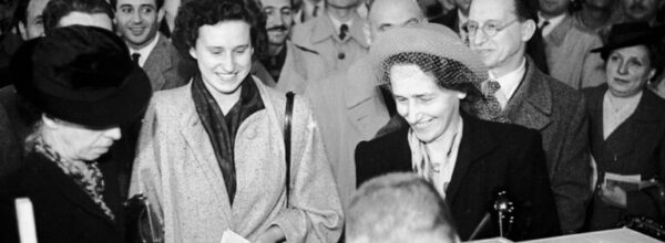 Il 31 gennaio del 1945 viene emanato il decreto che riconosce il diritto di voto alle donne ( Decreto legislativo luogotenenziale 2 febbraio 1945, n. 23)
