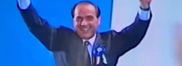 Polemiche sui funerali di Stato: Il controverso ruolo di Berlusconi nel Paese e nell’Europa. La storia studierà l’epoca dei valori che hanno ispirato l’azione politica del Cavaliere