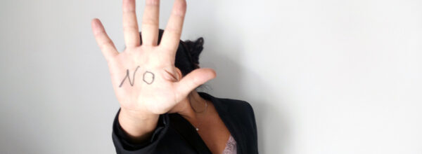 Femminicidio: numeri drammatici. Dal Viminale i dati: in Italia, nel 2023 sono stati in totale 129 e tra questi 47 donne, di cui 37 (sono 39 ma il report è aggiornato al 28 maggio) sono state uccise in ambito familiare o affettivo mentre sono 22 quelle ammazzate per mano del partner o dell’ex partner