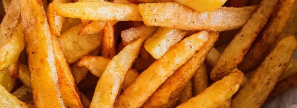 Oggi, 13 luglio 2023, Giornata Mondiale delle Patatine Fritte. Un tripudio di sapore croccante e una storia affascinante